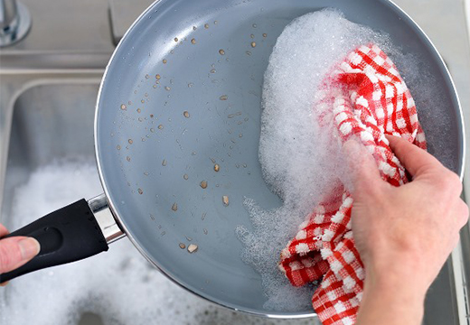 Методы бережного и эффективного очищения керамической сковородки