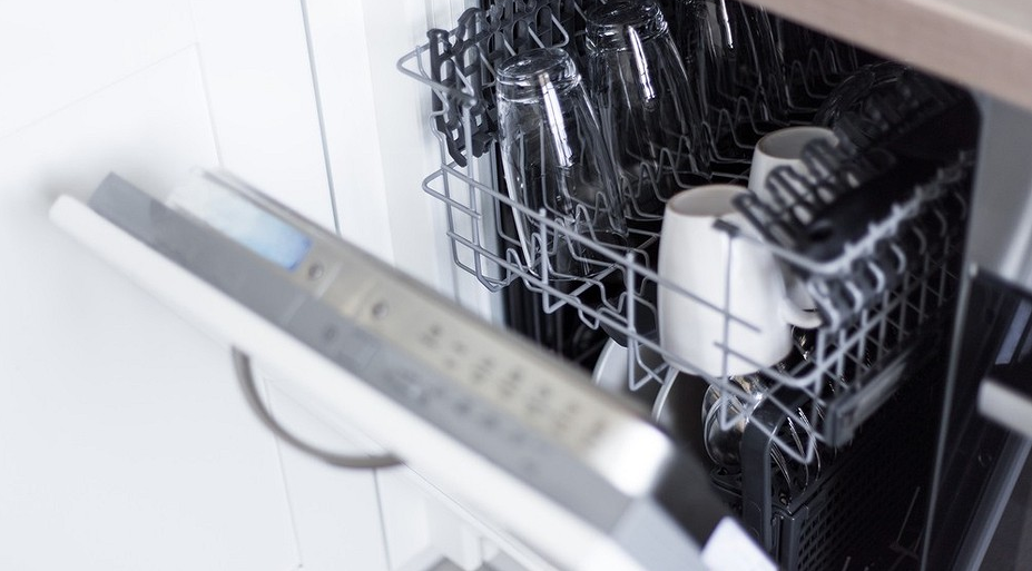 ТОП 10 средств, чем и как в домашних условиях почистить посудомоечную машину