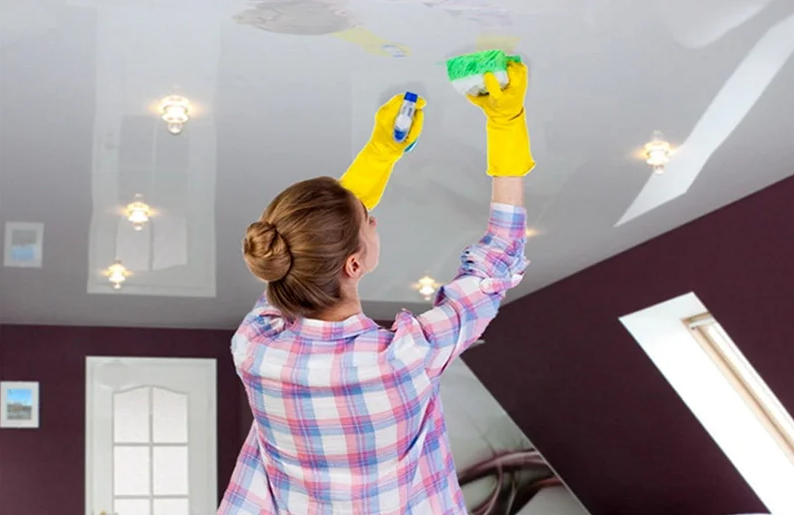 Как ухаживать за натяжными потолками и лучшие средства для очистки