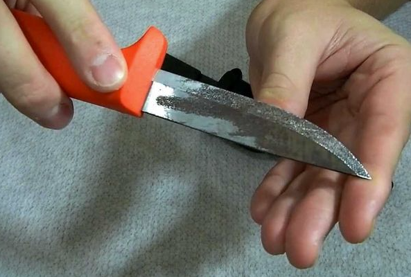 Как убрать ржавчину с ножа