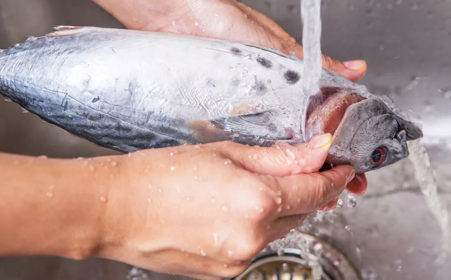 как избавиться от запаха рыбы на руках